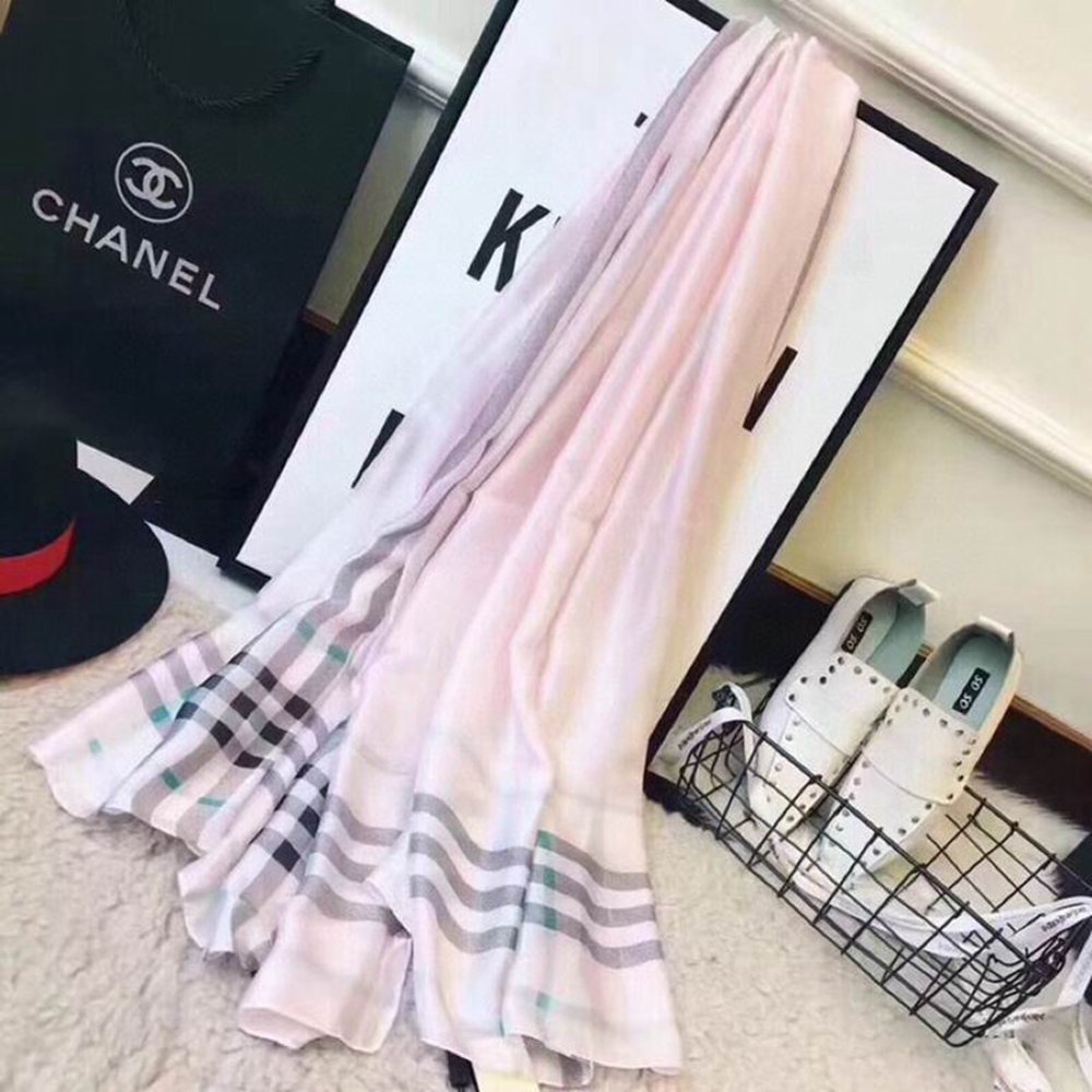 Bv*b*rry Scarf